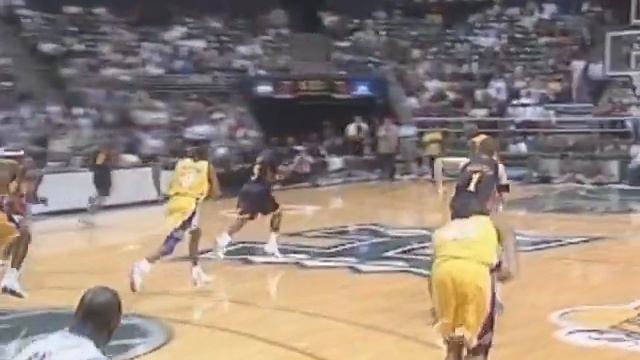 Baron Davis off the backboard to Jason Richardson смотреть онлайн