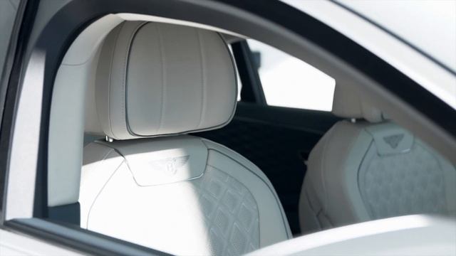 Ice On Linen 2023 Bentley Flying Spur Mulliner V8 смотреть онлайн