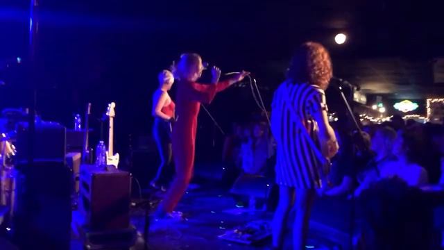 The Regrettes Live at Bottleneck Lawrence KS 12/16/17 pt 2 смотреть онлайн