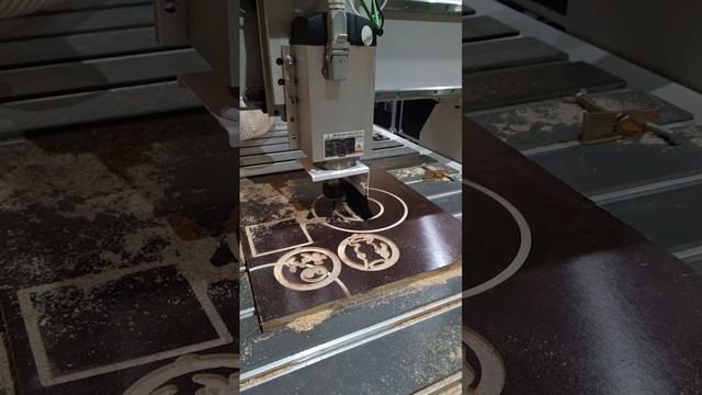 Обработка ЛДСП на фрезерном станке с ЧПУ LTT-1325B смотреть онлайн