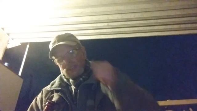 Live While Supper Stews смотреть онлайн