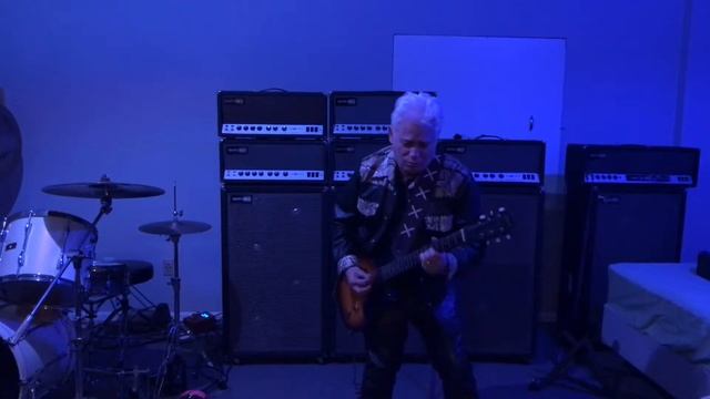 Teddy Rondinelli - Guitar solo no pedals straight into a Sunn amp! Killer! смотреть онлайн