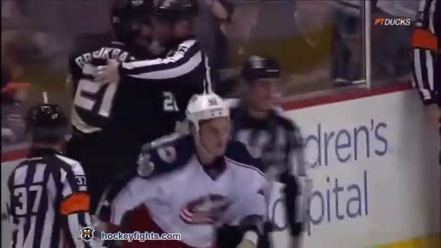 Hockeyfighters.cz Jared Boll vs Sheldon Brookbank.wmv смотреть онлайн