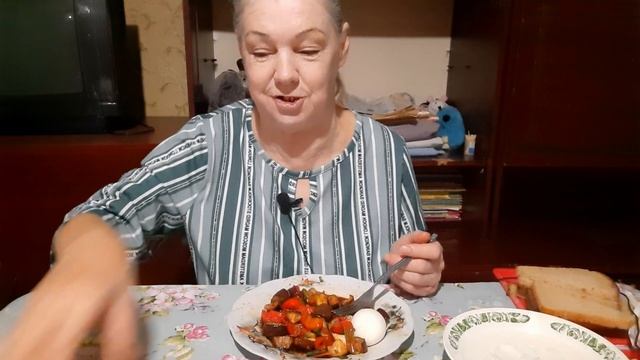 Мукбанг/завтрак салат из баклажан 🍆 сытно и вкусно 😋 смотреть онлайн