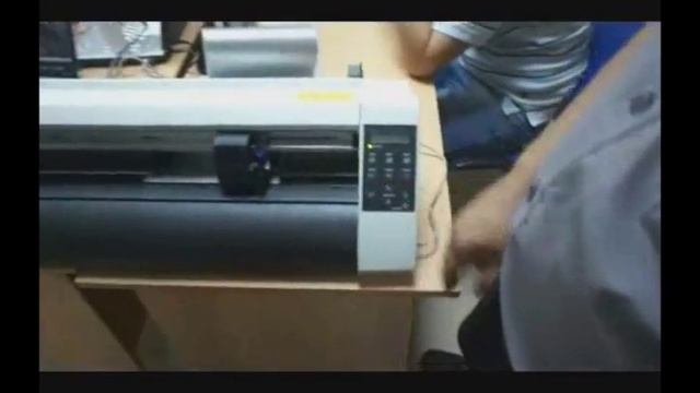 Видеоинструкция по работе с режущим плоттером Graphtec CE 5000-60 смотреть онлайн