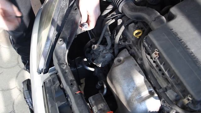 DIY - Changing A Lightbulb On Your Car - 2002 Daihatsu YRV
