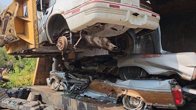 Car Crusher Crushing Cars 112 1974 dodge charger 1965 buick riviera смотреть онлайн