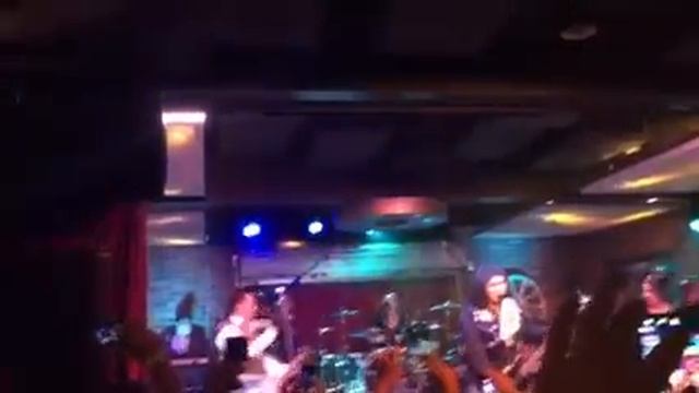 DEUCE GENE SIMMONS JOHNNY DEPP MATT STARR GILBY CLARKE STEVE FERLAZZO MENDING KIDS BENEFIT смотреть онлайн