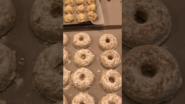 Hey guys happy Sunday. Thought I’d share what was cooking up in the KetoGenie kitchen #ketodonuts смотреть онлайн