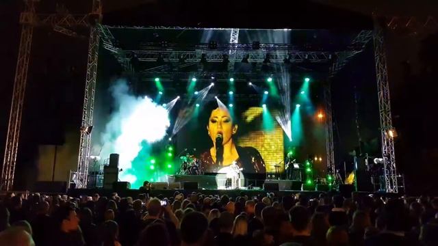 KT Tunstall - Saving My Face (Live @ Katedros aikštė, Vilnius, 2017) смотреть онлайн