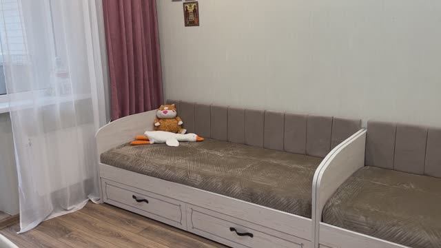 ПЕРЕТЯЖКА МЕБЕЛИ своими руками / Реставрация и ремонт старой мебели! DIY смотреть онлайн