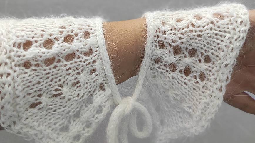 Ажурный воротник спицами. Воротничок для детской кофточки. смотреть онлайн