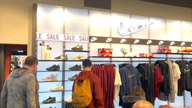 Easy In Paris смотреть онлайн