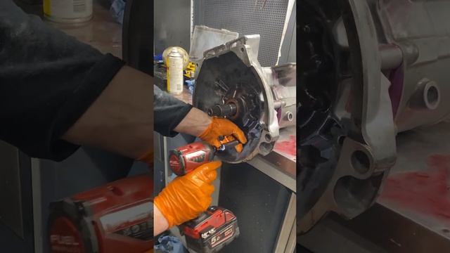 How to assemble the gearbox for the Alfa Romeo Milano 75 Busso? (5) смотреть онлайн