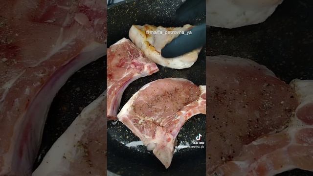 Свиная корейка на сковородке