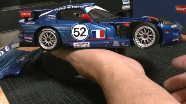 Miniatura Dodge Viper GTS R 24Hr Le Mans #52 Autoart 1/18 смотреть онлайн