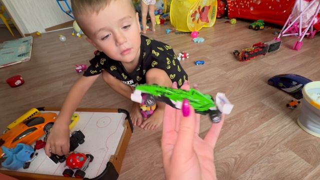 Макар показывает любимые игрушки ❤️❤️❤️