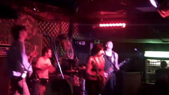 The Cherry Bomb playing "Cherry Bomb" - Star Bar смотреть онлайн