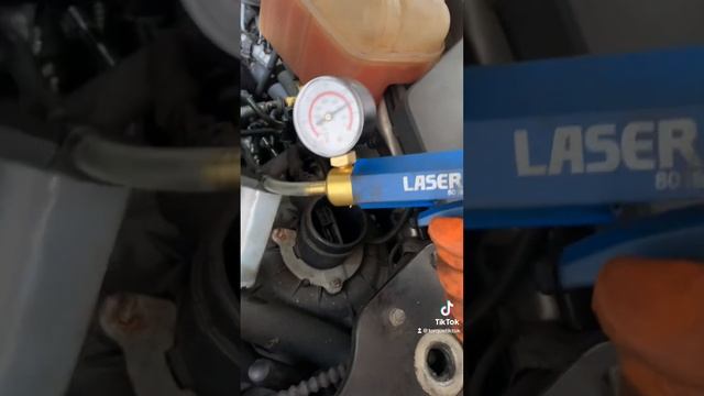 Alfa Romeo 916 GTV spider - worst brake fluid I’ve ever seen - slave replacement & service смотреть онлайн