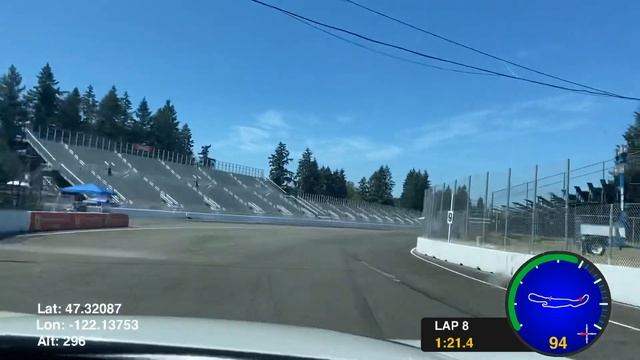 Alfa Romeo Stelvio QV@Pacific Raceway 1:33 laps with lots of cars смотреть онлайн