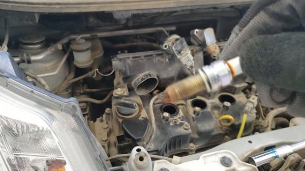 Daihatsu Move 2016-2017 Spark Plugs Open-Clean-Change in URDU