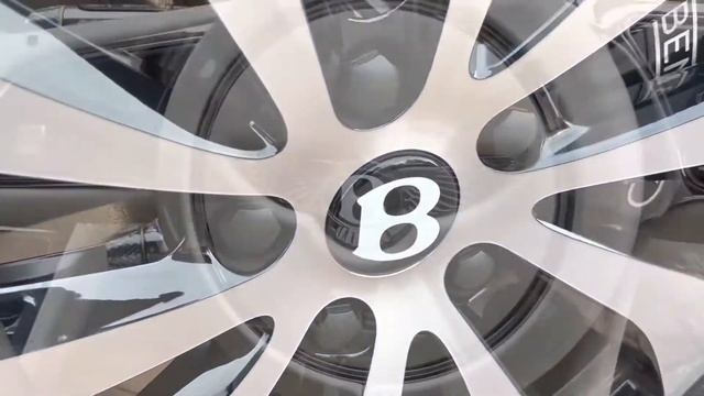 2021 Bentley Flying Spur V8 in Marlin смотреть онлайн