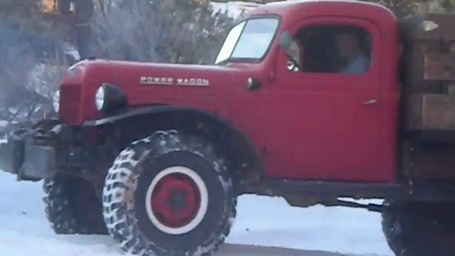 1946 Dodge Power Wagon WDX going over the hill смотреть онлайн