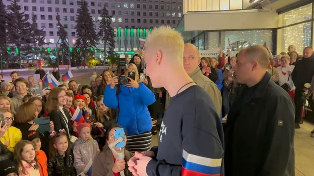 SHAMAN и народный хор поздравили Владимира Путина с днём рождения смотреть онлайн