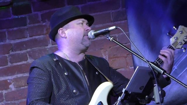 U-Super - Baila Morena (Zucchero & Maná cover) @ Music Club Veritas 28.11.2015 смотреть онлайн