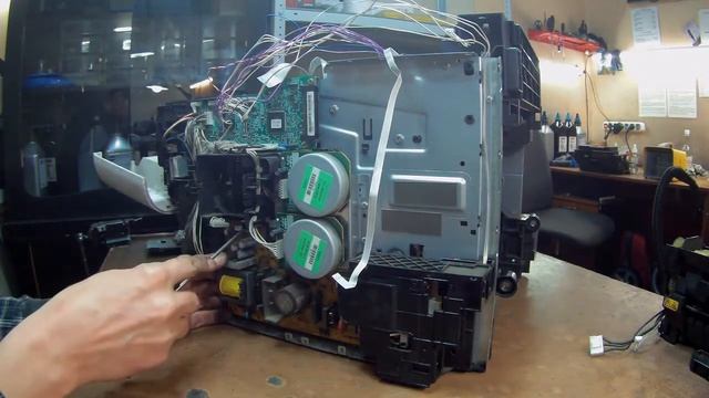 kyocera, типа p3050dn, не работает нижний лоток, треск, выдает сообщение: "проверьте кассету".Ремонт смотреть онлайн