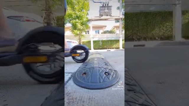 Ninebot KickScooter F20A смотреть онлайн