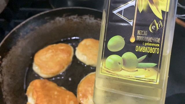 Пеку оладьи…