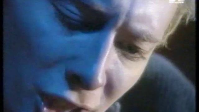 Thom Yorke Jonny greenwood Crazy little thing called love смотреть онлайн