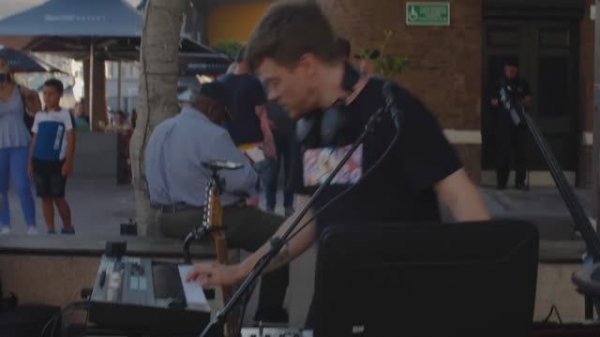 Reinhardt Buhr - Ambient Melodic House - Live Looping (Spitfire Audio Piano)