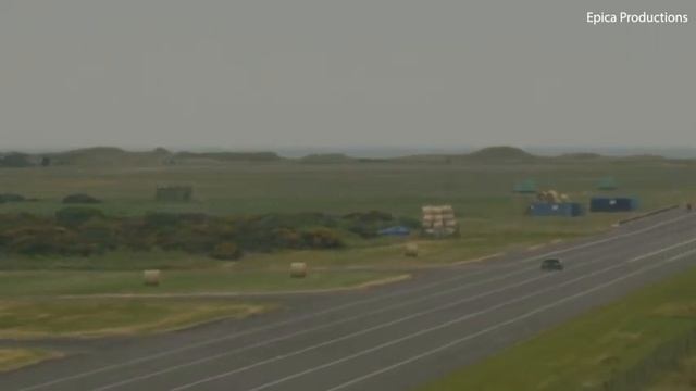 Video: Darren Turner breaks 200mph speed barrier in Aston Martin's Bulldog смотреть онлайн