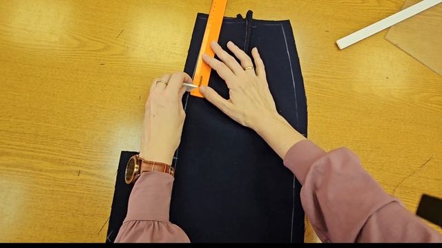 Подготовка к первой примерке прямой юбки смотреть онлайн