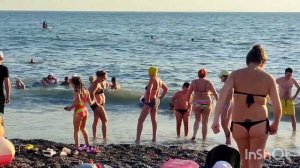 Путешествие продолжается / Адлер сегодня 2024  Волна перевернула всех ♀️