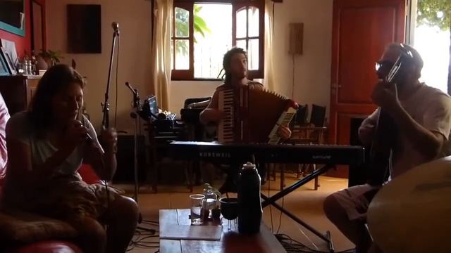 Garzas viajeras- Aníbal Sampayo- Majo Passarella- Nico Princic (acordeón)- Lucho Barreira (guitarra смотреть онлайн