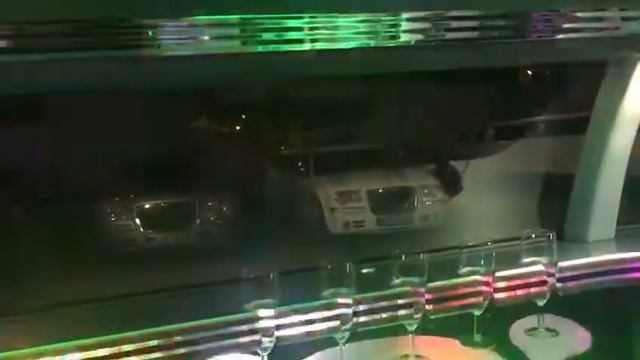 Chrysler 300 Limo смотреть онлайн