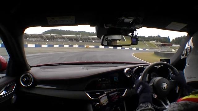 Tail Breakaway 211013 Alfa Romeo Giulia Quadrifoglio at Okayama International Circuit/Race　Mode смотреть онлайн