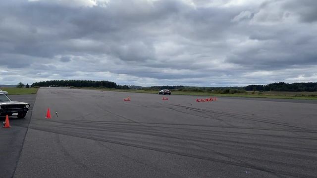 Aston Martin V8 Vantage autocross fly by - SVKG Sprint 5/2022 смотреть онлайн