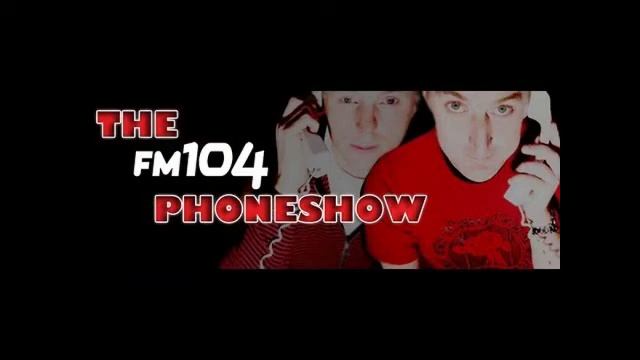 Adrian Kennedy FM104 Phoneshow- Man's Windows Smashed In Live On Air смотреть онлайн