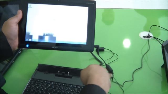 Démonstration Acer Iconia Tab W500 IFA 2011 смотреть онлайн