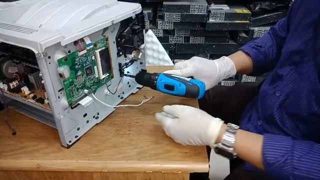 Replacing Engine Control Board Hp Laserjet P2055 смотреть онлайн