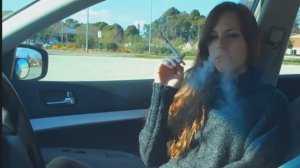 Курящая красотка. Girl Smoking And Talking About Her Habit