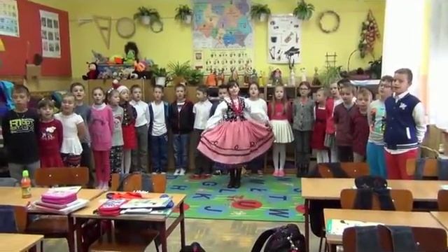 Kizoa Online Movie Maker: Class 3b singing a folk Christmas song смотреть онлайн