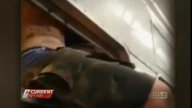 Teen Climbs Out Window Of Speeding Train смотреть онлайн