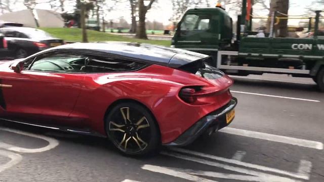 Aston Zagato shooting brake & 488 Pista acceleration in London смотреть онлайн