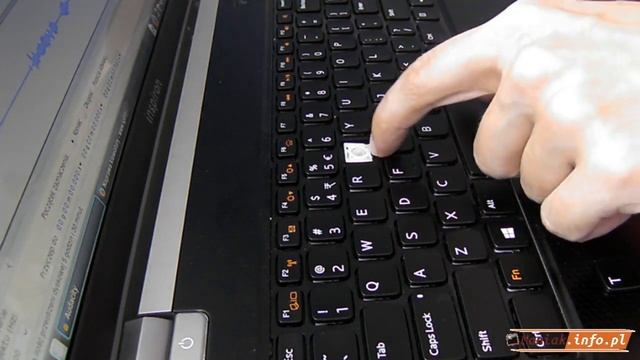 Naprawa klawisza w laptopie смотреть онлайн