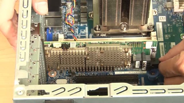ThinksSystem ST550 installing a PCIe adapter смотреть онлайн